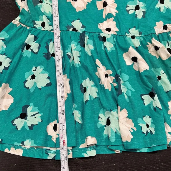 Elle Size Medium Peplum Top Green Floral Pattern 3/4 Sleeve Flowy Stretch - Picture 9 of 9
